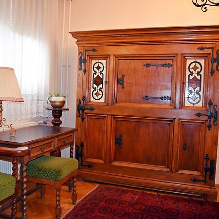 Belvarosi Classic Apartman 85 Square Meters Szombathely Exterior photo